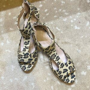 New! Very cute leopard print heels size 10.